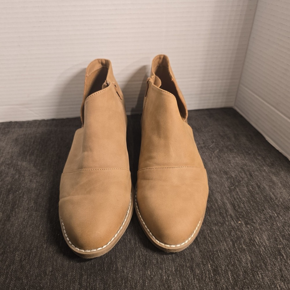 DV Dolce Vita Dorsay Tan Ankle Boots Side Cutout Pointed Toe Low Heel Womens 10